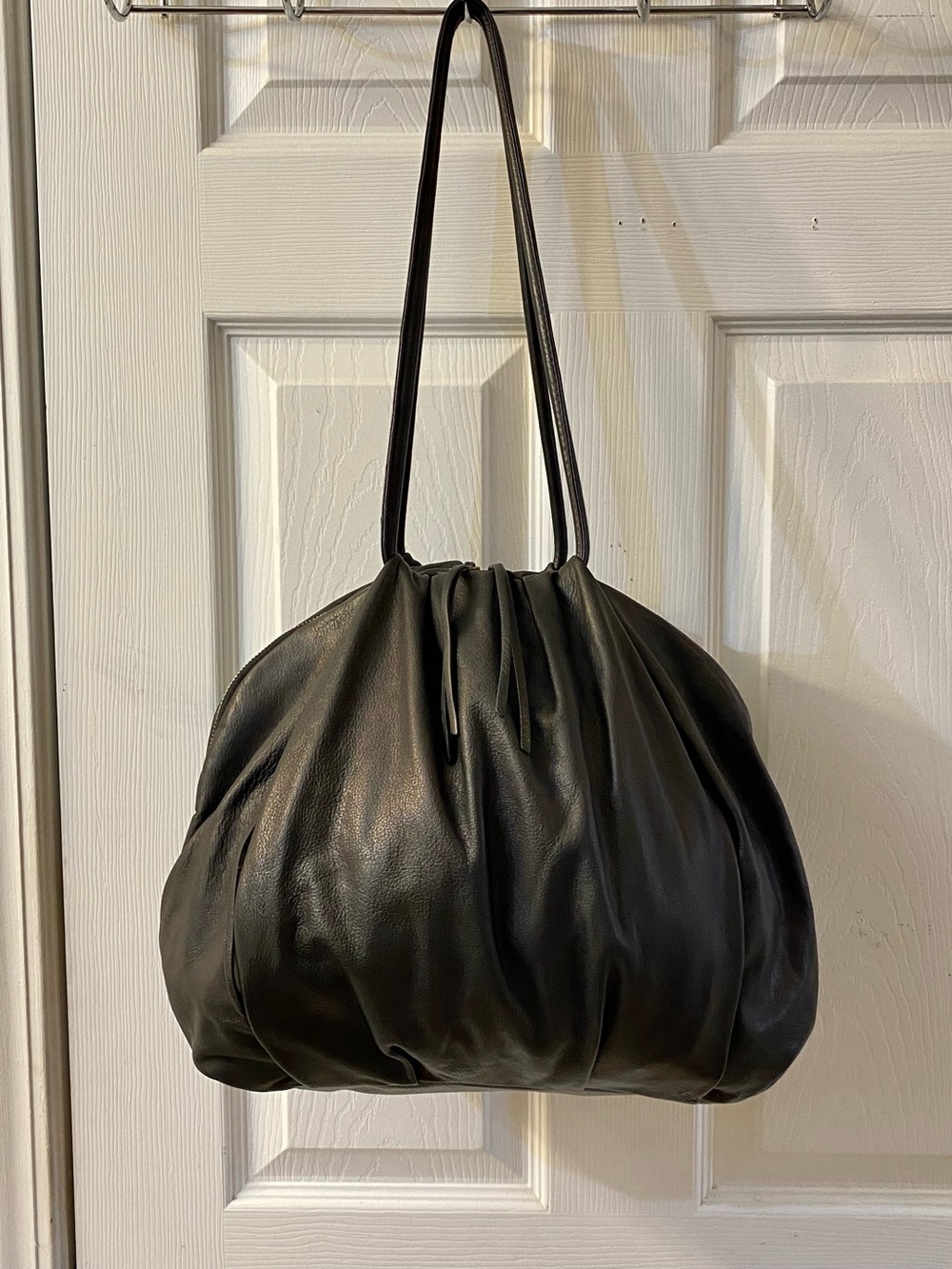 Hobo divine black soft leather pleated shoulder bags excellent condition clean